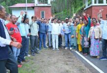 पौड़ी: भरसार विवि में छात्रा की मौत पर कांग्रेस का प्रदर्शन, गणेश गोदियाल ने स्वास्थ्य व्यवस्थाओं पर उठाए सवाल